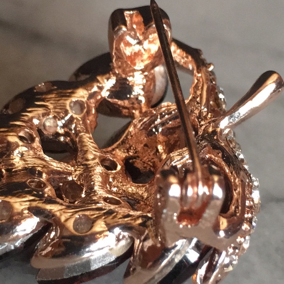 Grapes Teardrop Crystal Brooch - Picture 5 of 16